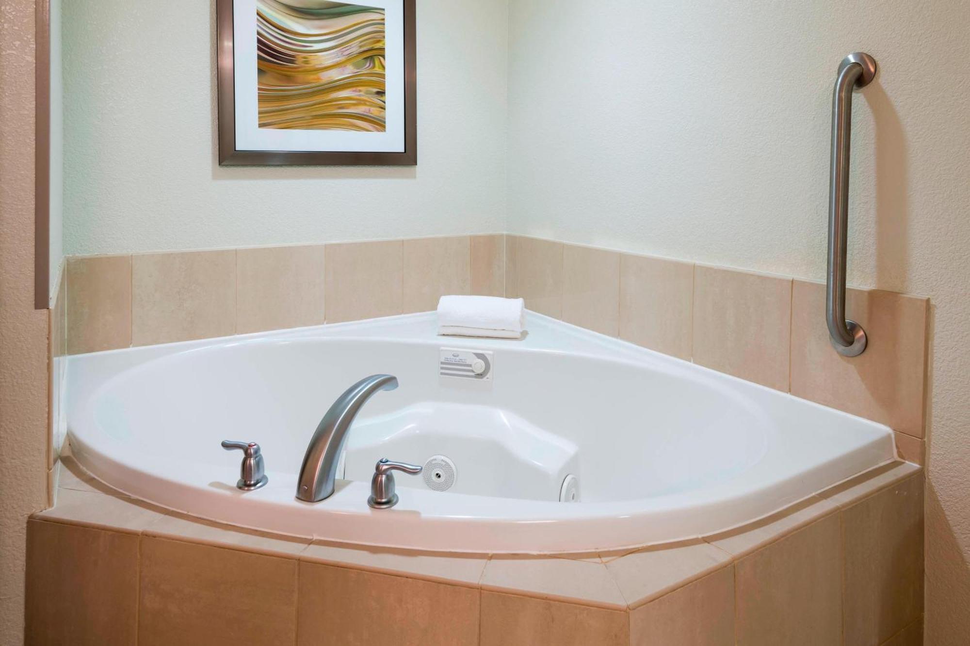 Courtyard Fort Myers At I-75 And Gulf Coast Town Center Estero Bagian luar foto
