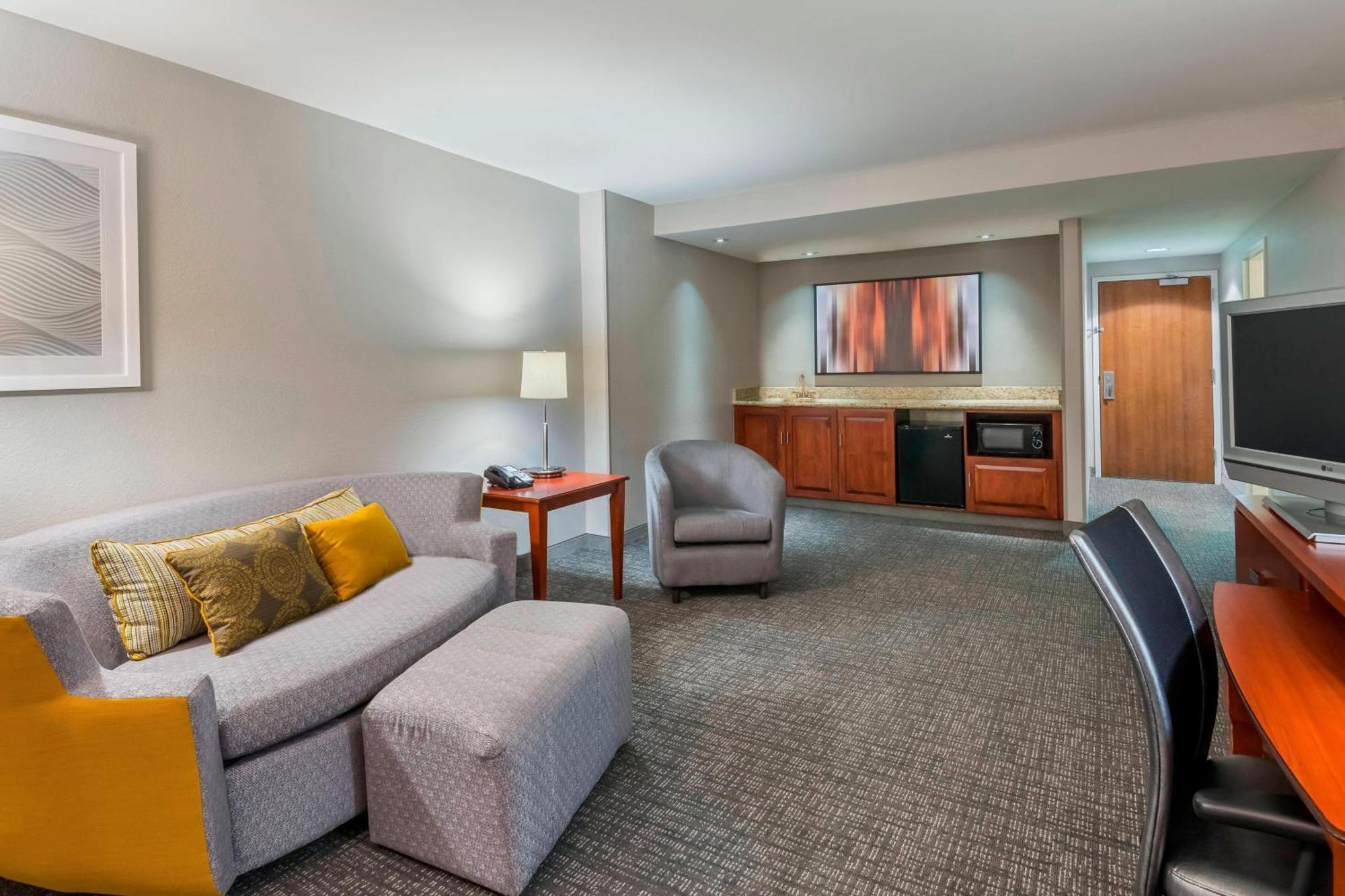 Courtyard Fort Myers At I-75 And Gulf Coast Town Center Estero Bagian luar foto