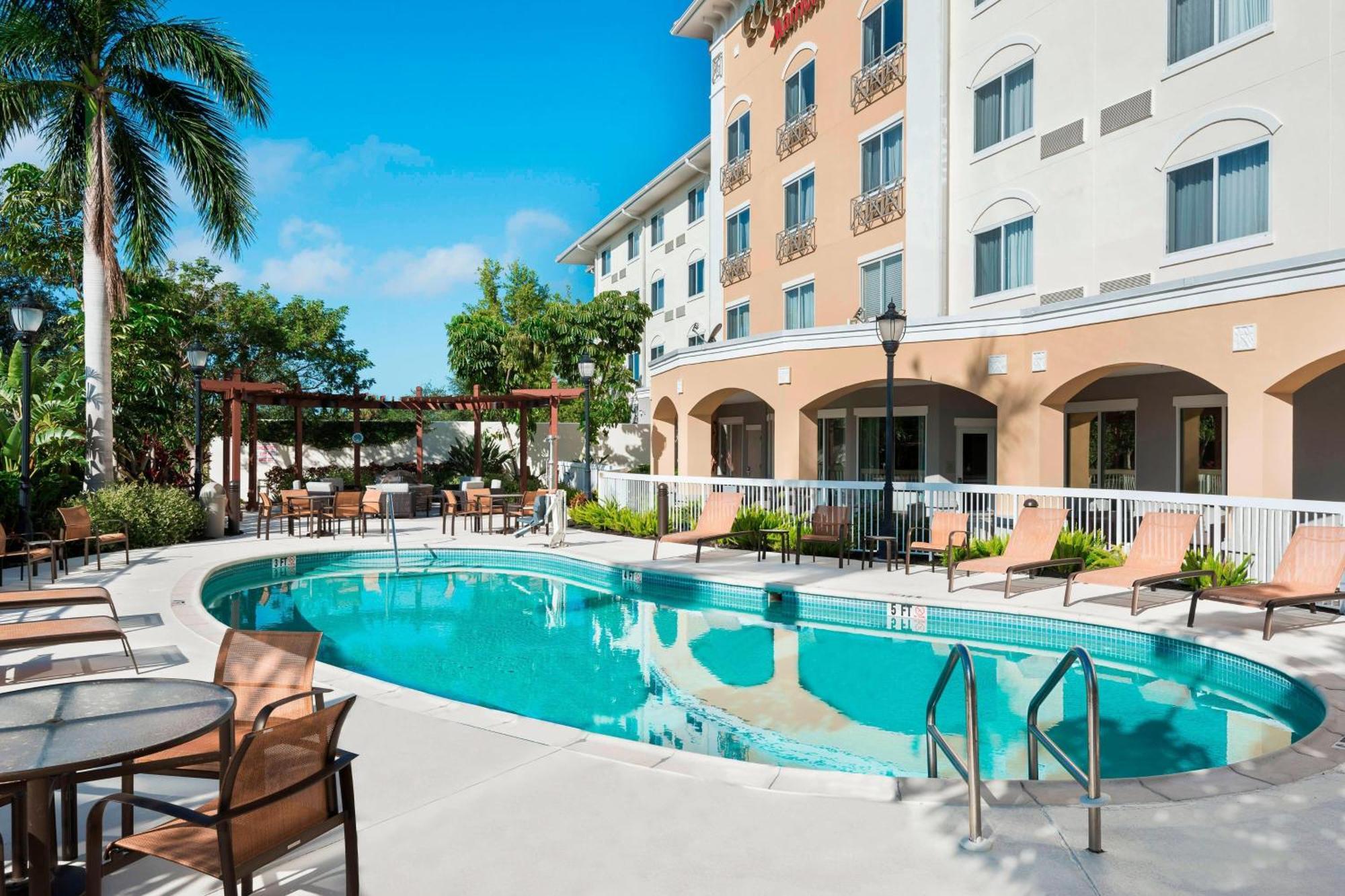 Courtyard Fort Myers At I-75 And Gulf Coast Town Center Estero Bagian luar foto