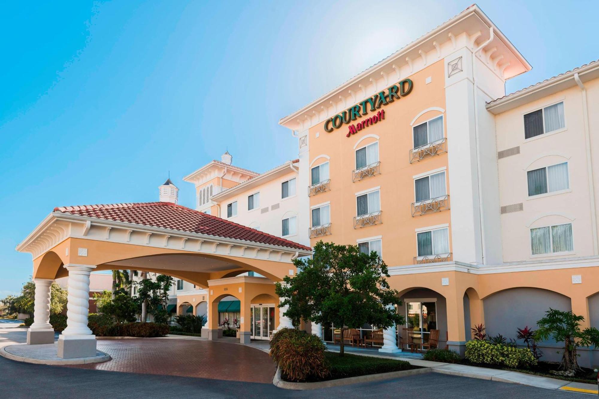 Courtyard Fort Myers At I-75 And Gulf Coast Town Center Estero Bagian luar foto