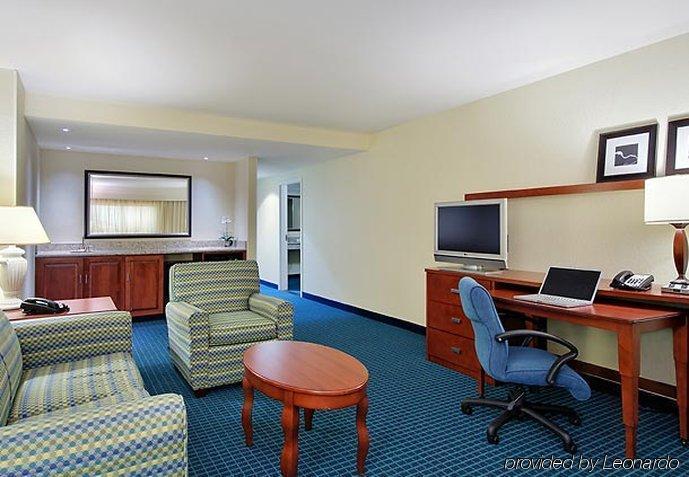 Courtyard Fort Myers At I-75 And Gulf Coast Town Center Estero Bagian luar foto