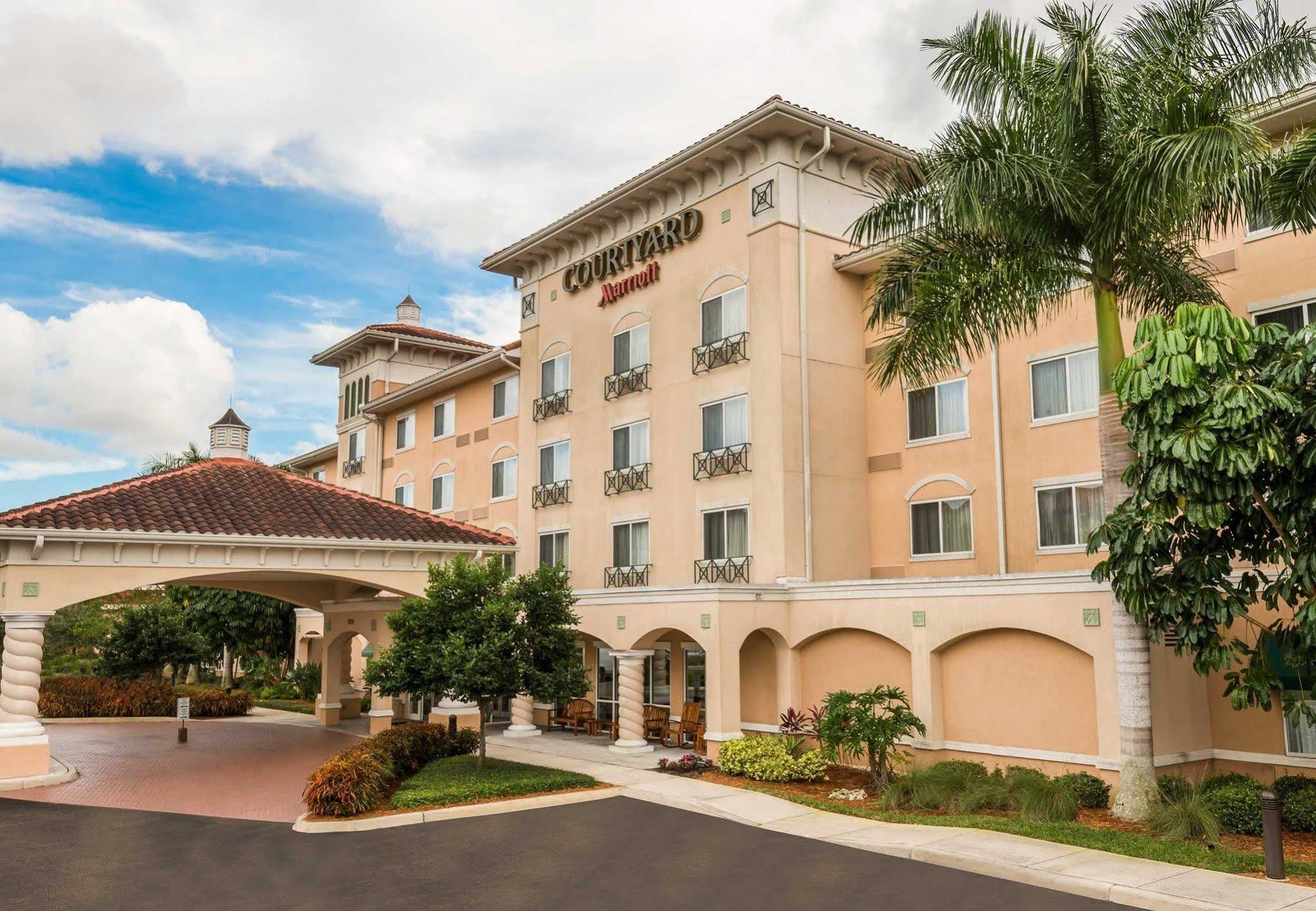 Courtyard Fort Myers At I-75 And Gulf Coast Town Center Estero Bagian luar foto